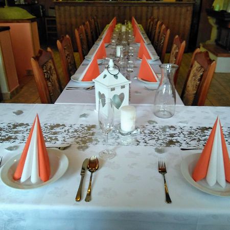 Rodinny "Hotel U Mustku" Desná Buitenkant foto