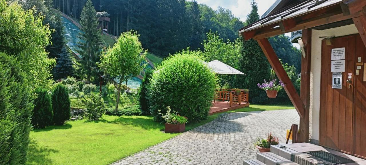 Rodinny "Hotel U Mustku" Desná Buitenkant foto