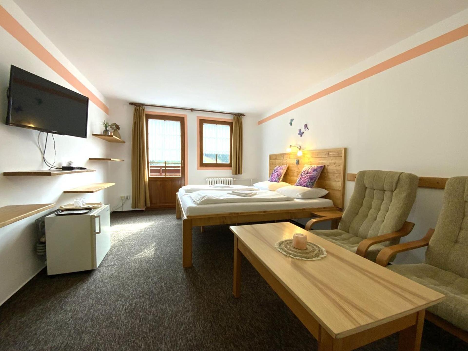 Rodinny "Hotel U Mustku" Desná Buitenkant foto