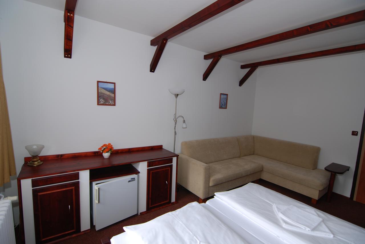 Rodinny "Hotel U Mustku" Desná Buitenkant foto