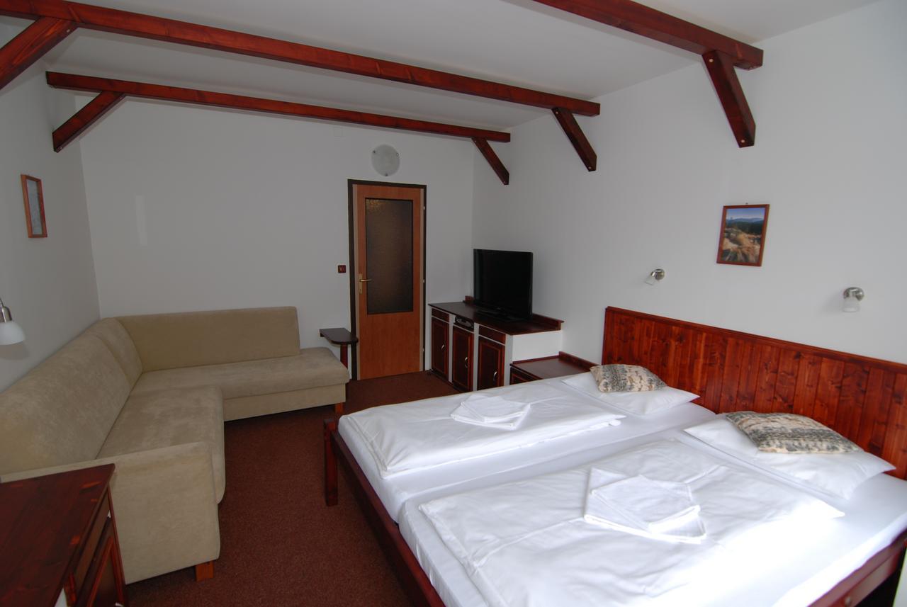 Rodinny "Hotel U Mustku" Desná Buitenkant foto