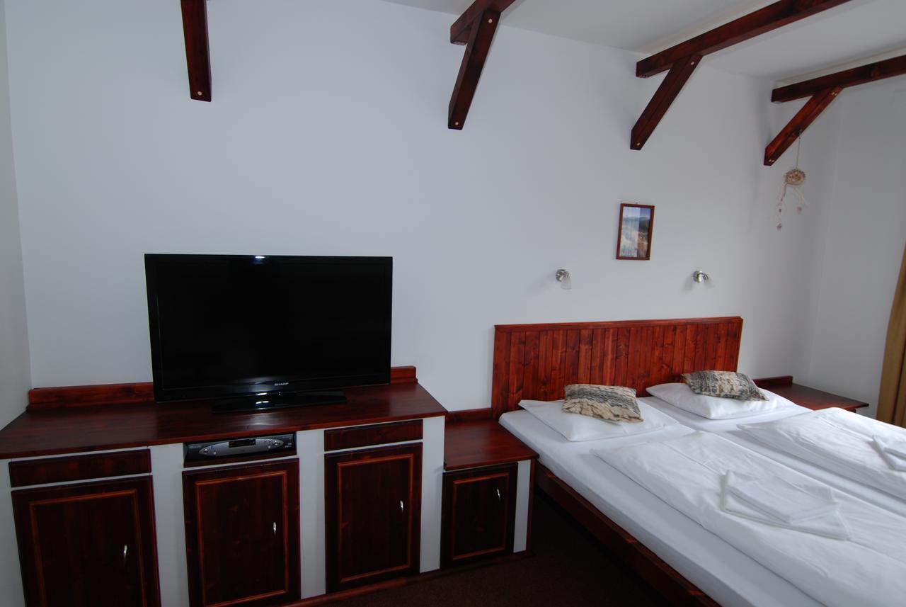 Rodinny "Hotel U Mustku" Desná Buitenkant foto