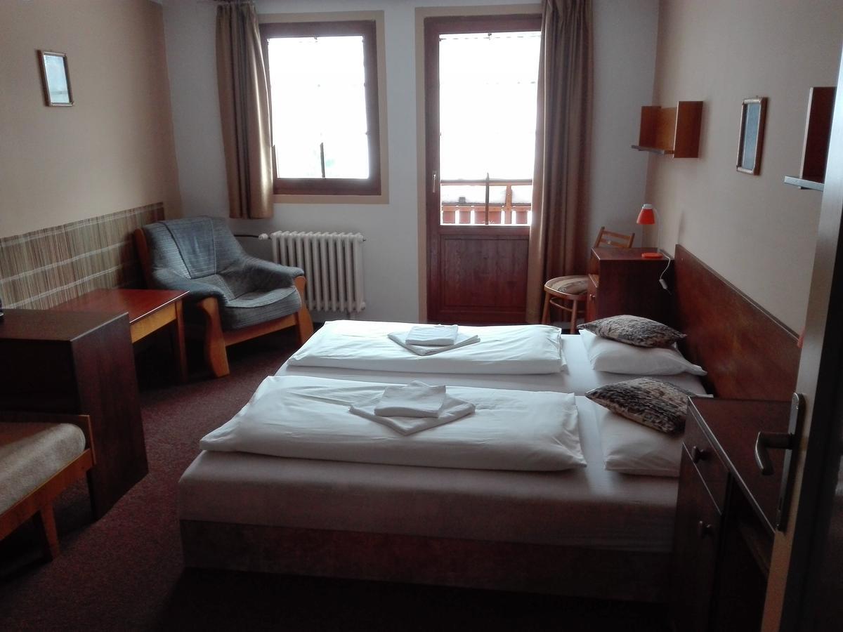 Rodinny "Hotel U Mustku" Desná Buitenkant foto