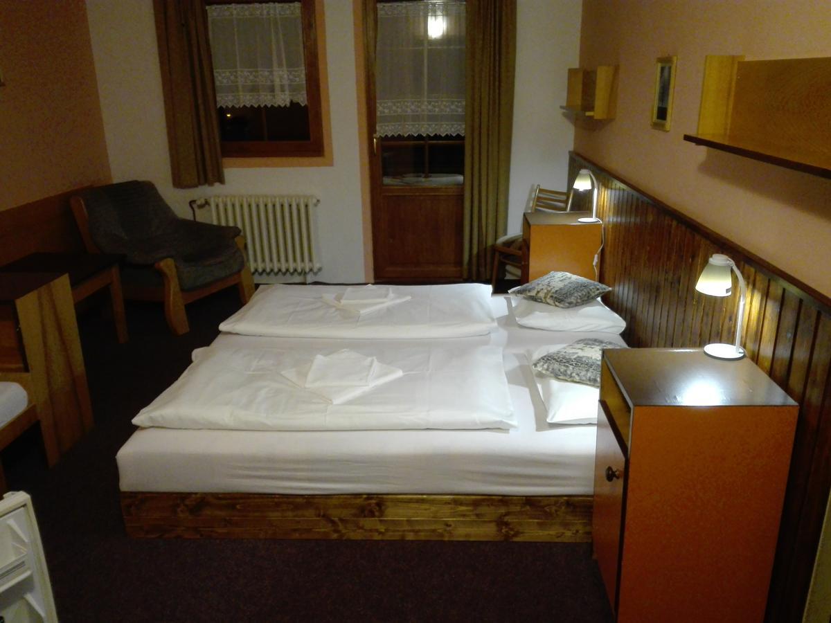 Rodinny "Hotel U Mustku" Desná Buitenkant foto